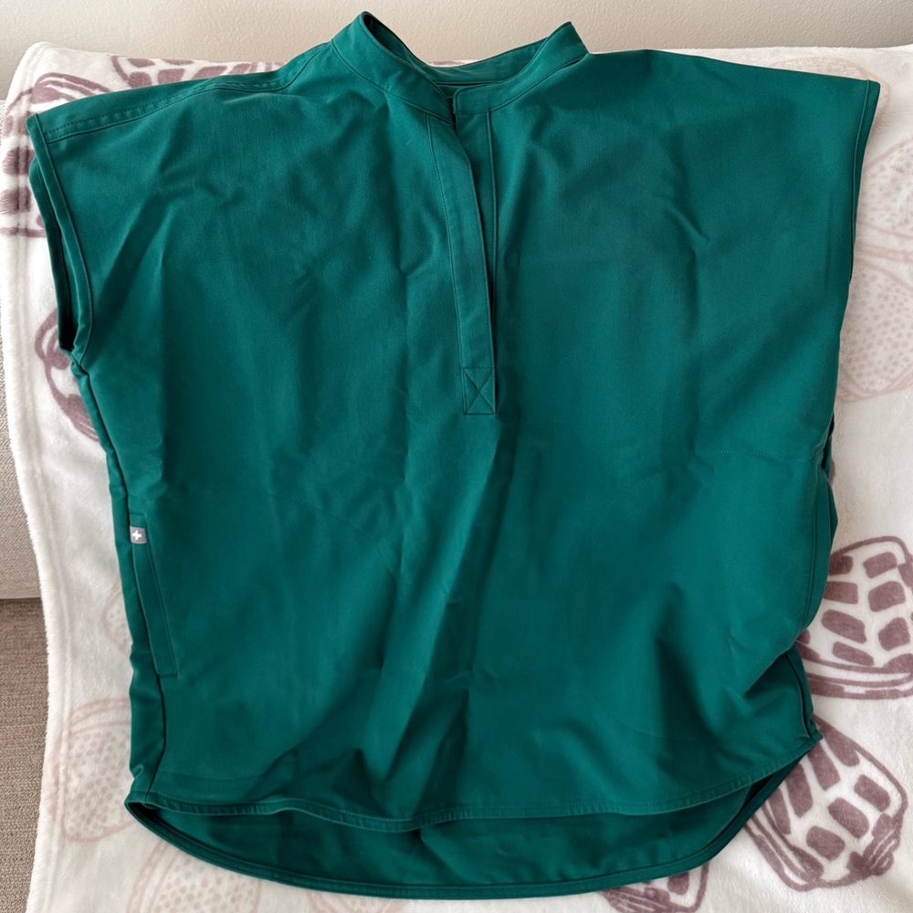 Figs Rafaela Top & Livingston Scrub Bottom